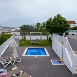 Bay View Modern Lejlighed