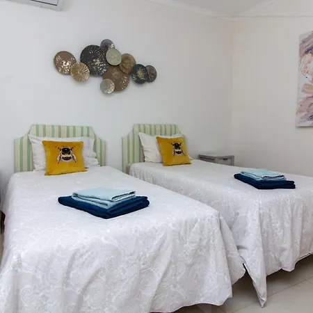 Bay View Modern 公寓