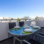 Bay View Modern Apartmán